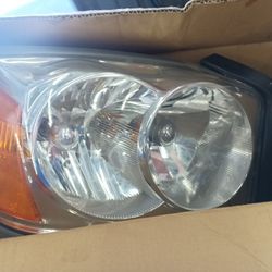 Head Light Assemblys And Bug Shield For 2005 To 2007  Dodge Dakota 