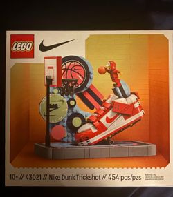 LEGO Nike Dunk Trickshot Set 43021