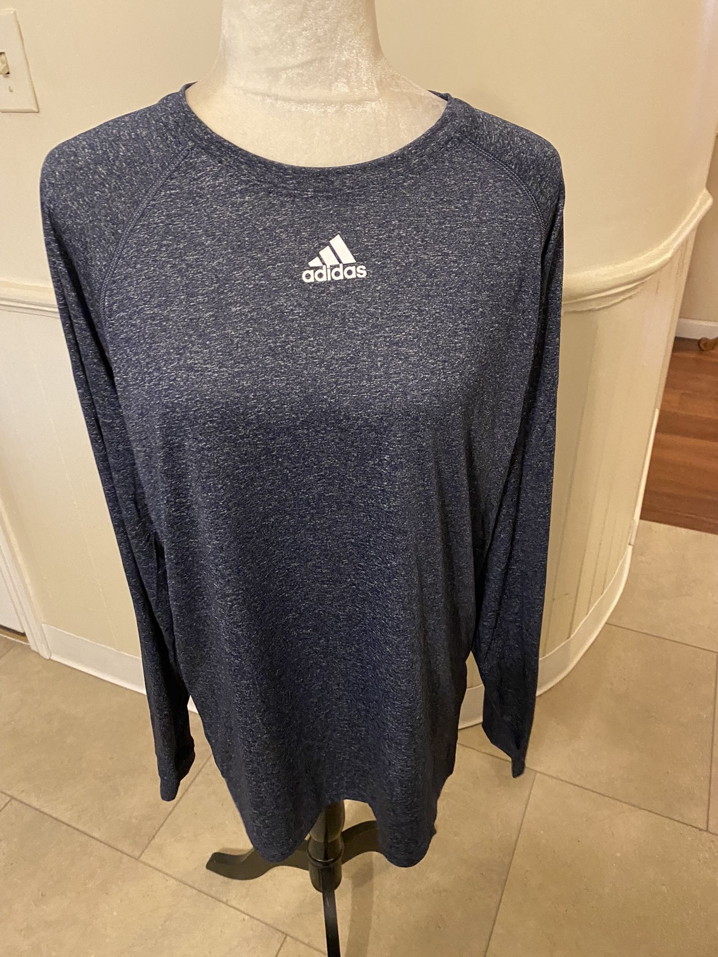 NWT Woman’s Adidas Climalite Navy Long Sleeve Top Size Small
