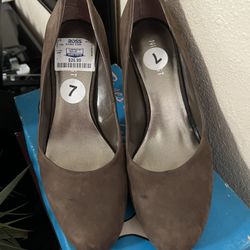 Size 7 Womens Heels 