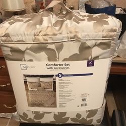 Comforter Set New Never Open Smoke And Pet Free Home