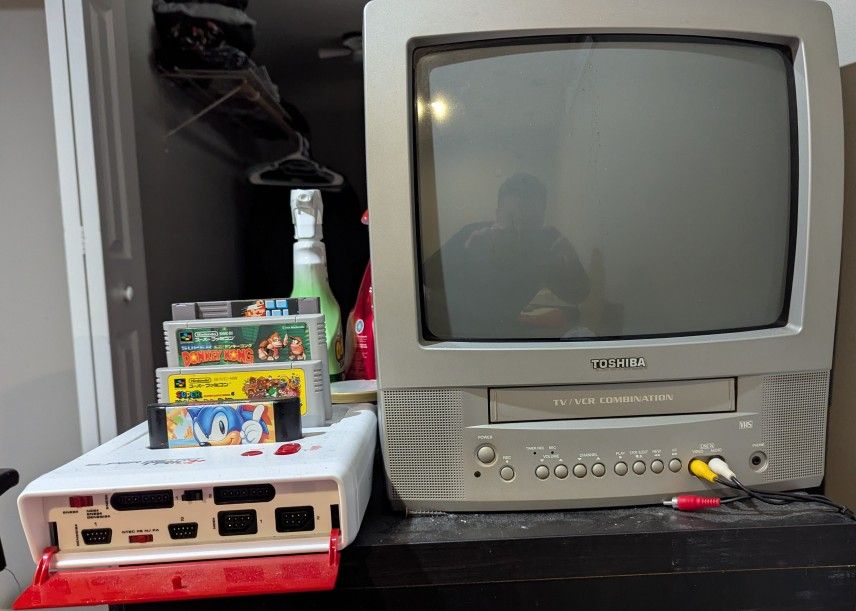 Retro Gaming Set W/ CRT TV