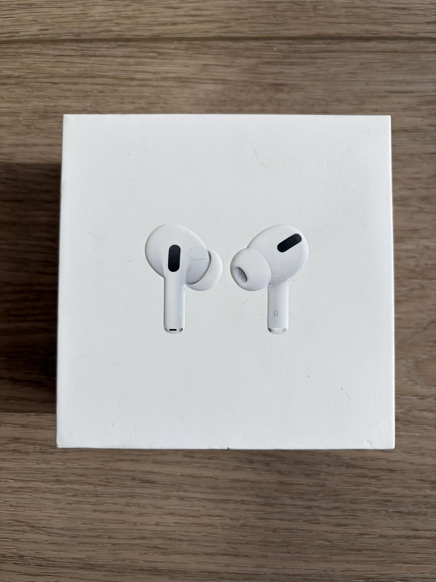 Apple AirPods Pro w/Wireless Charging Case