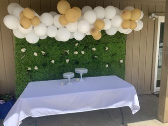 Table Backdrop And Garland Decor