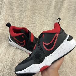 Nike Kids Team Hustle D 11 Stretch Lace Shoes