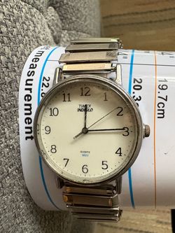 Vintage Timex Indiglo Quartz Watch – Silver Tone Expansion Band