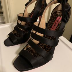 Betsy Johnson Size 8.5