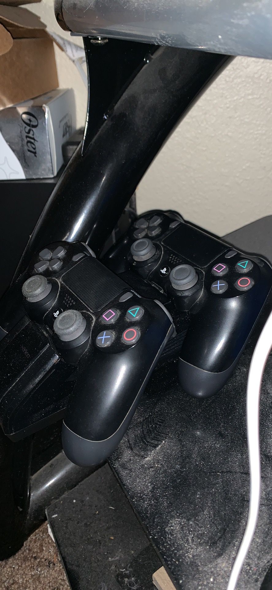 PS4 controller charging dock with controllers