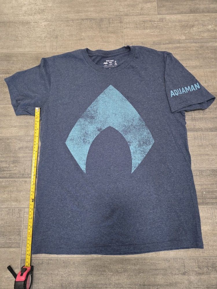 Mens Medium Aquaman Justice League TShirt