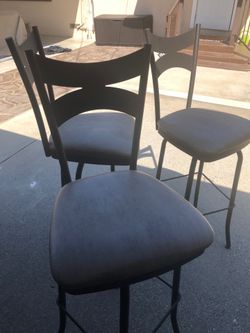 Black and beige bar stools!!