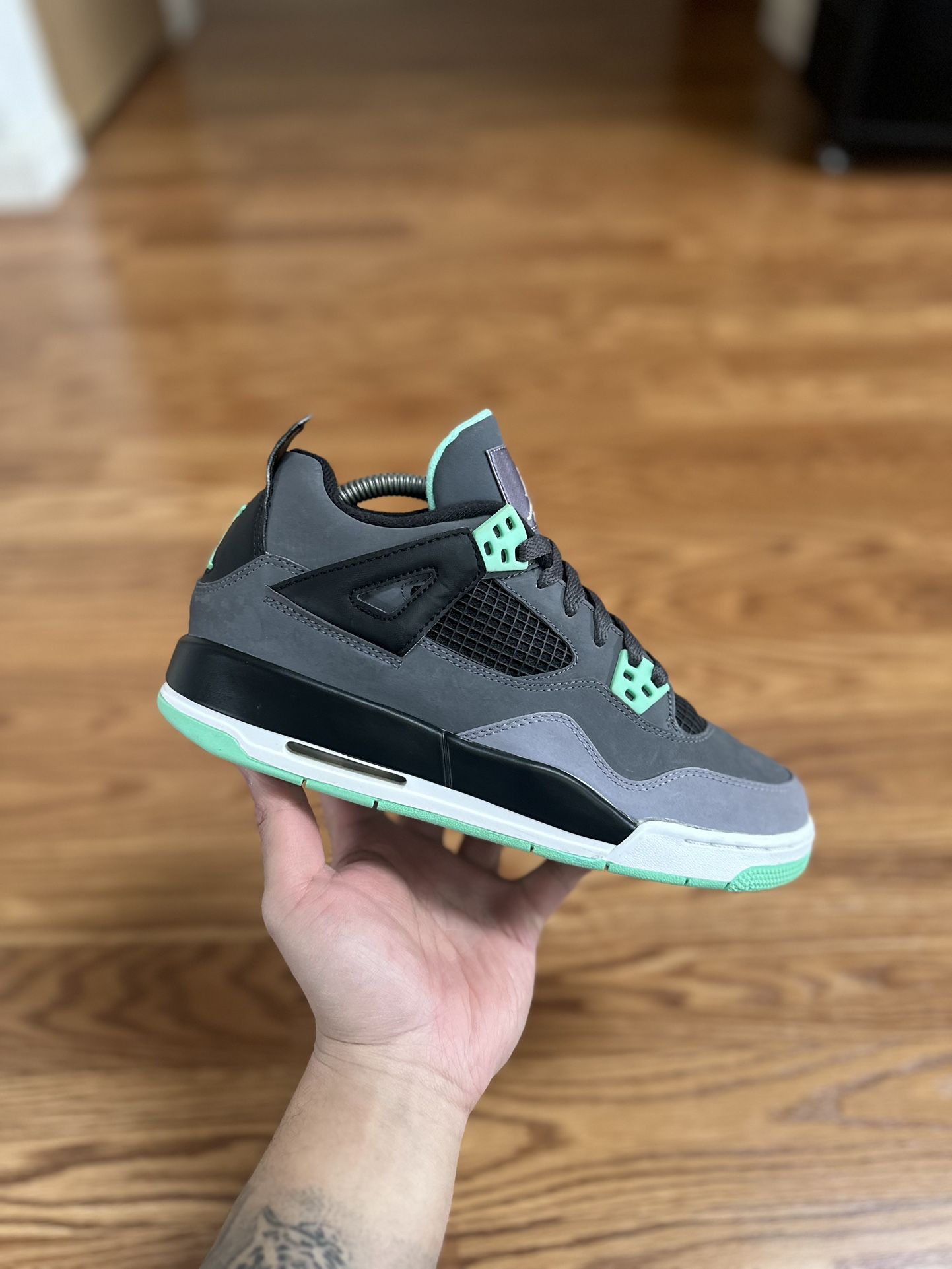 Nike Air Jordan Retro 4 Green Glow Size 6.5Y