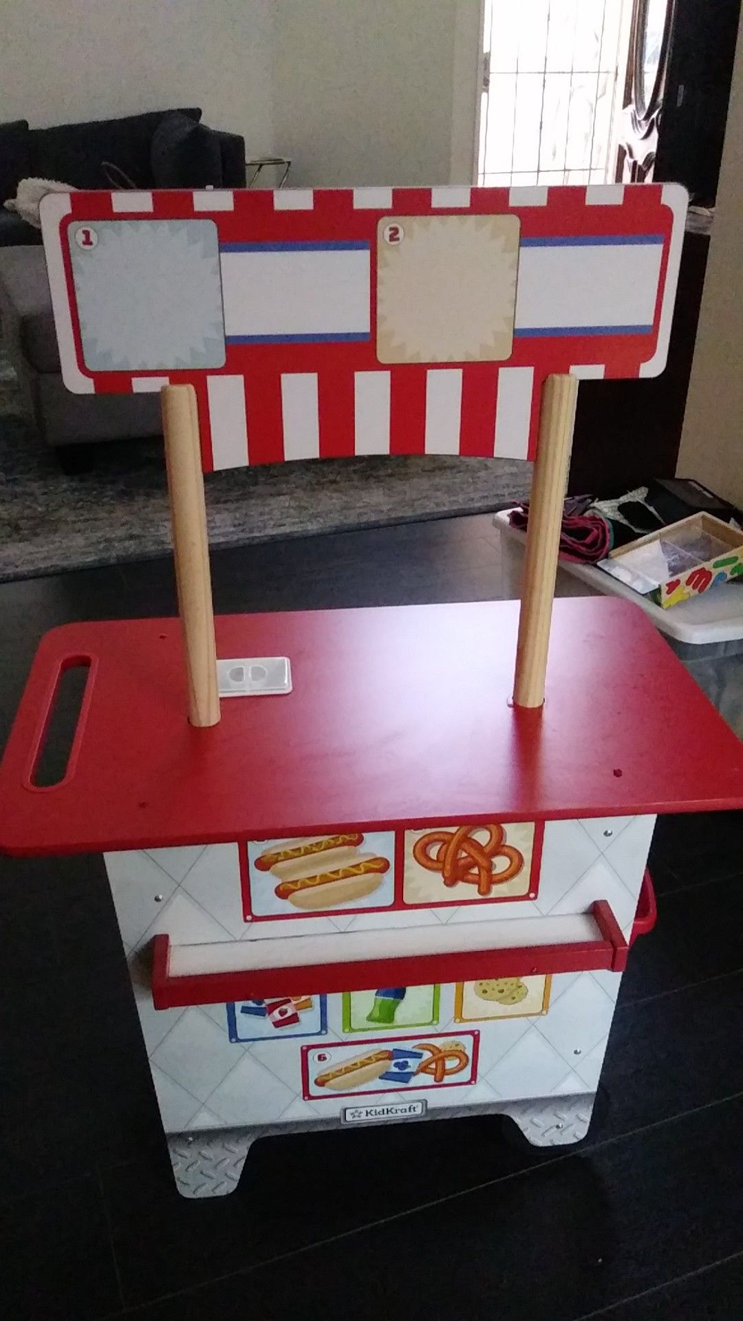 Kid kraft hot dog stand and accessories