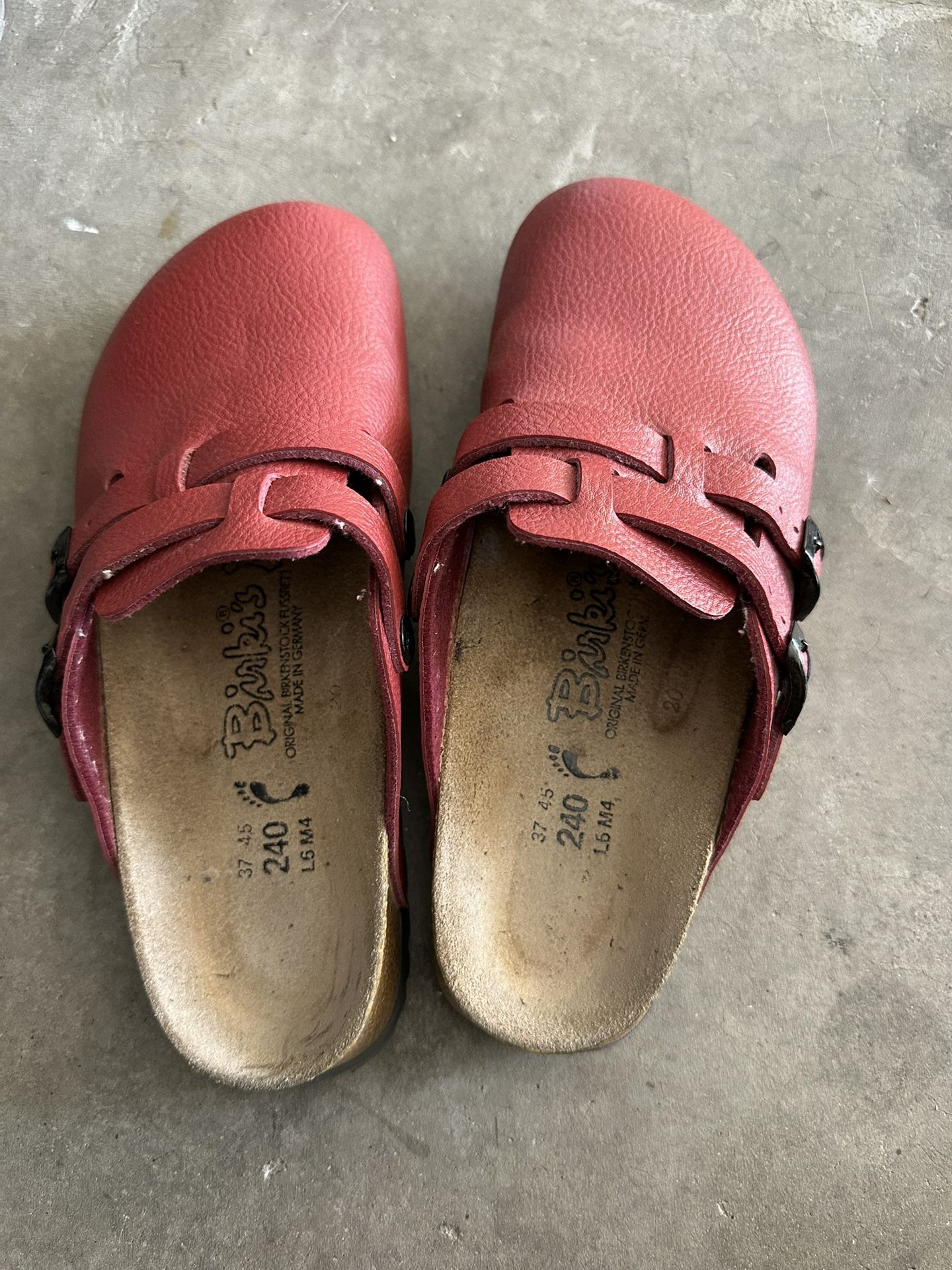 Birkis by Birkenstock Camden closed toe dual buckle leather clogs