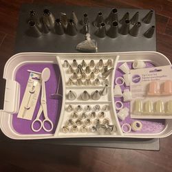 Cake/pastries Tool Caddy With Tools