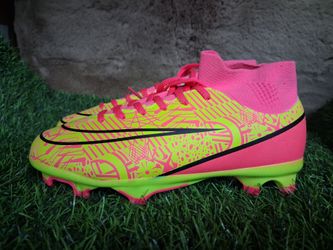 Soccer cleats us size 3.5youth