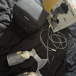 Medela Breast Pump And Bottles