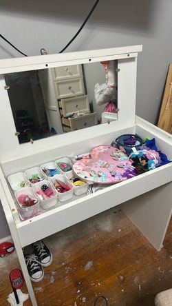 Kids desk