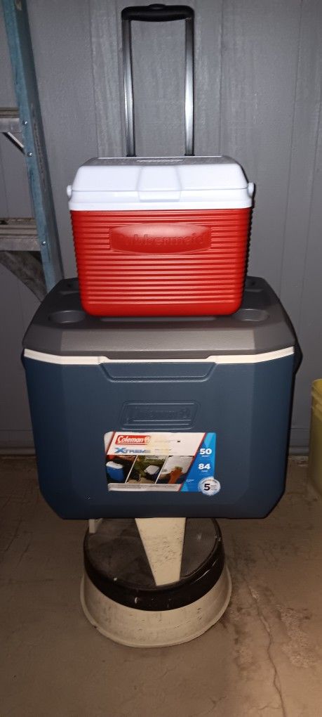 NEW COLEMAN EXTREME 50 QT COOLER AND NEW RUBBERMAID 6 PACK COOLER