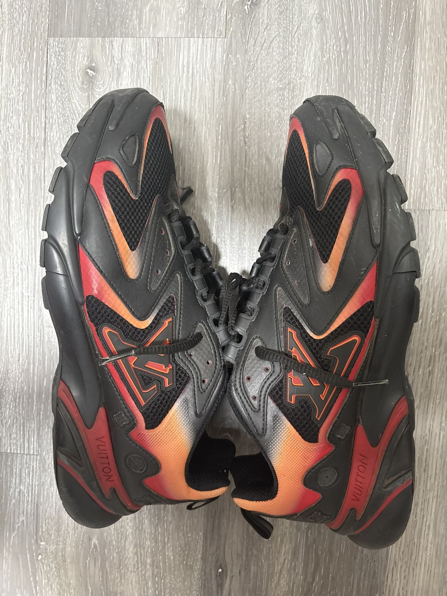 Lv train runner