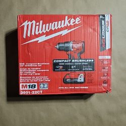 Milwaukee 3601-22CT M18 18V Brushless Cordless 1/2 in. Compact Drill/Driver Kit