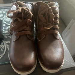 New Sonoma Boys Size 5 Med Brown boots