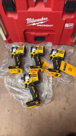 Dewalt atomic 1/2 compact wrench (cat no. DCF921) (NEW)