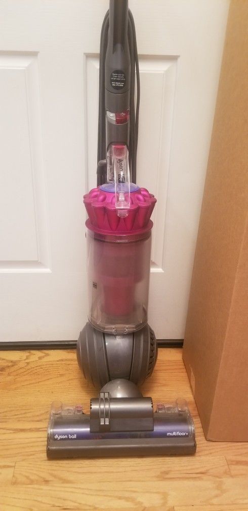 NEW cond DYSON MULTI FLPOR , ANIMAL VACUUM WITH COMPLETE ATTACHMENTS , AMAZING POWER SUCTION , WORKS EXCELLENT , IN THE BOX