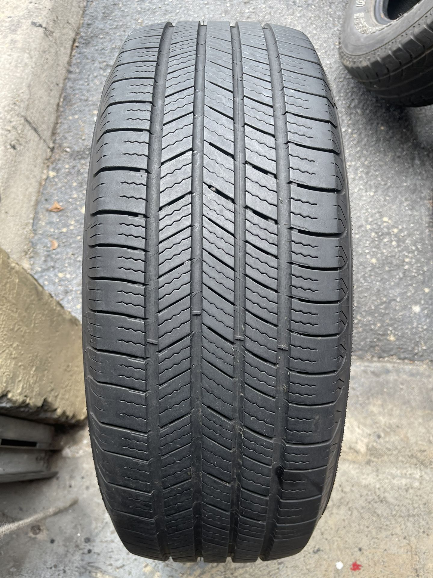 Michelin 225 65 R17 for Sale in Fort Lauderdale, FL - OfferUp