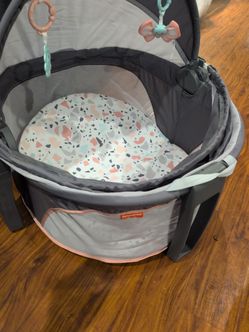 Fisher-Price On-The-Go Baby Dome Portable Bassinet and Play Space with Toys for Infants, Unisex