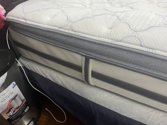 Queen Beauty Rest Mattress With New Box