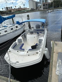 2005 Hurricane 23’ CC, Deck Boat