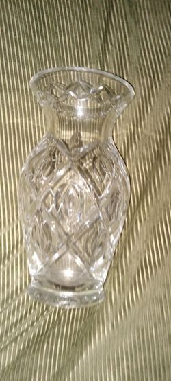 Big Beautiful 10 Inch Tall By 5 Inch Round Factory Towle Crystal Flower Vase No Box