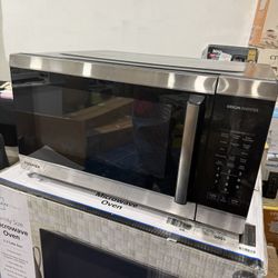 Toshiba 2.2 cu ft Countertop Microwave Ovens in Stainless Steel