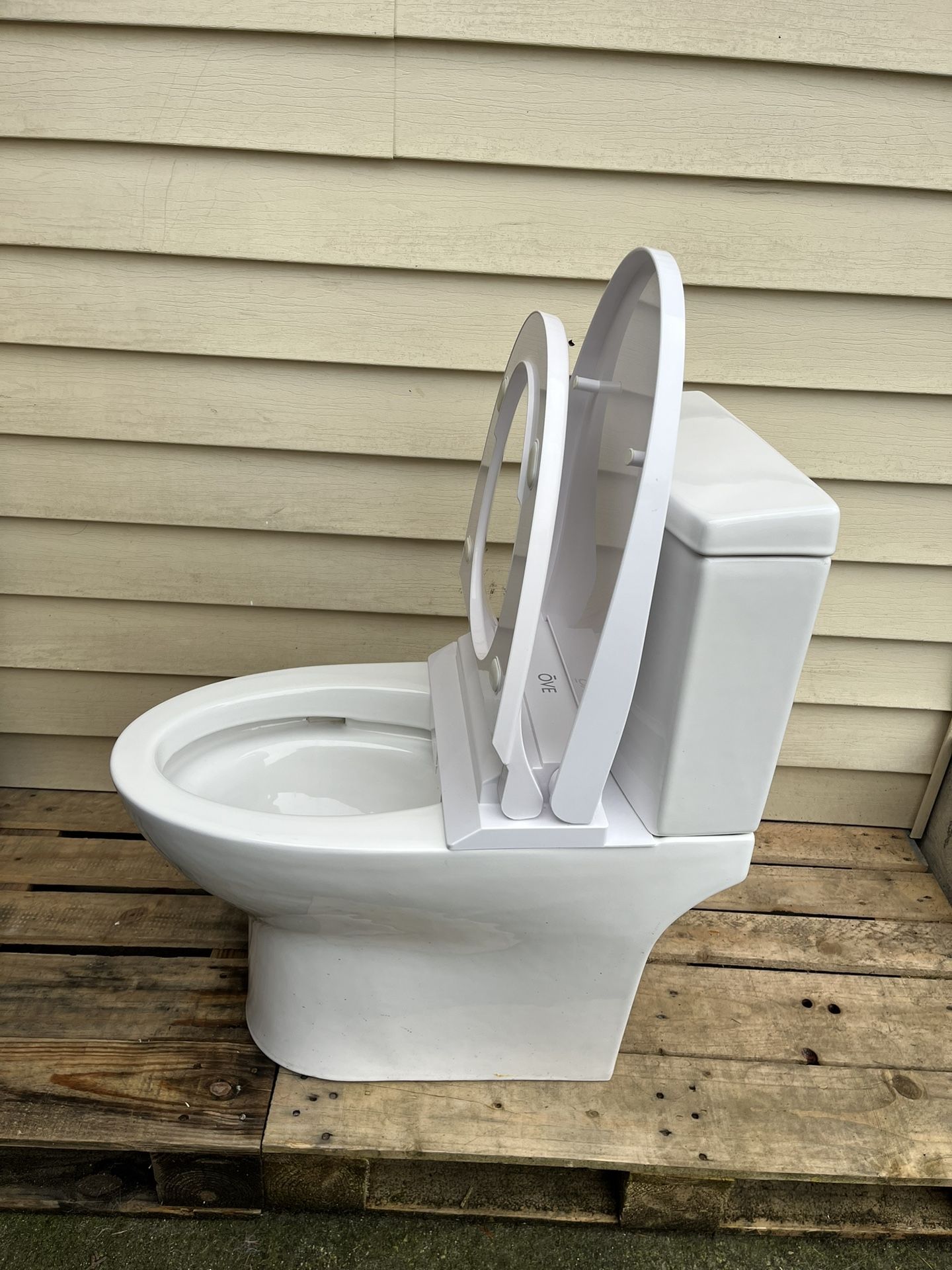 OVE Decors Bliss Smart Bidet Toilet in White. No damages. Not tested. Selling as is for parts.