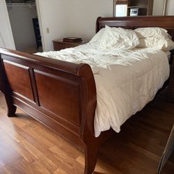 Queen Sleigh Bed 