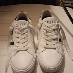 Guess White Low Top Sneakers – Size __9.5
