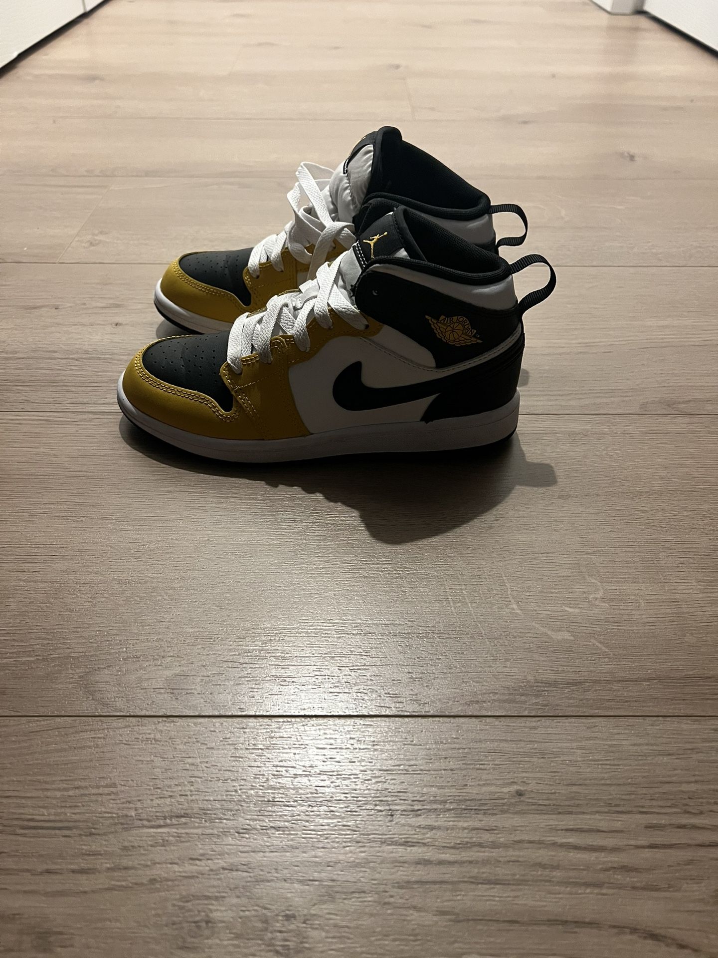 Jordan 1 Yellow