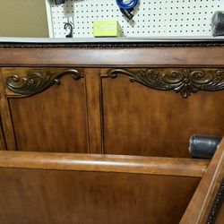 Traditional Heavy Wood  California King Bedroom Set