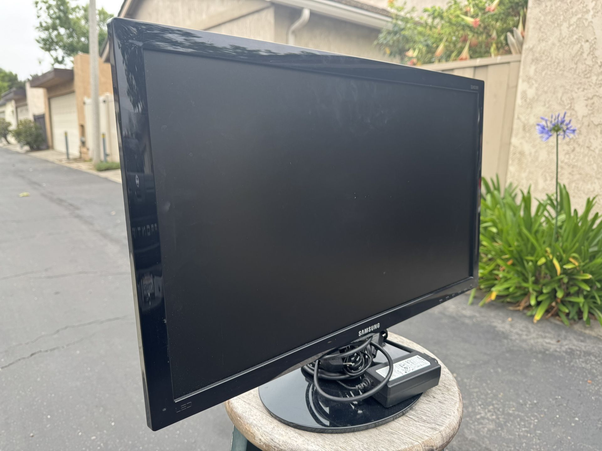 Samsung 24” Widescreen HD LED Computer Monitor - Model S24D300HL