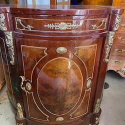 VERY BEAUTIFUL ELEGANT BOMBAY CHEST RARE ITEM  TO FIND ..KING LOUIS XVI FURNITURE 