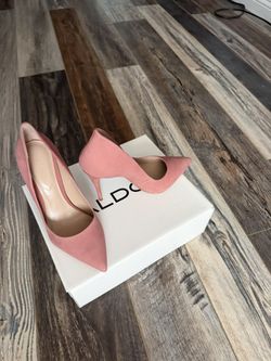 Women Shoes (Size US 8.5) 