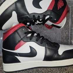 Nikes( Size 8.5m Or 10 Womens) Reasonable Offers