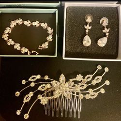 Bracelet , Earrings and Hair Cumb 