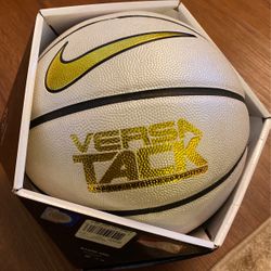 Nike Versa Tack Basketballt