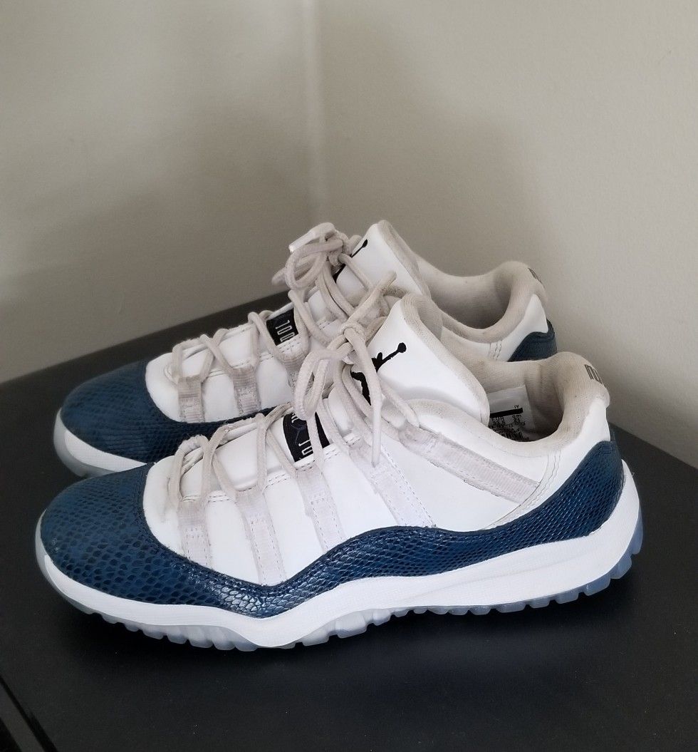 Jordan 11's Size 2 Youth