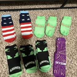 Lot of 9 pairs of youth size trampoline socks 
