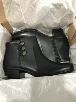 Brand new Clark’s Black leather women’s boot size 6 1/2
