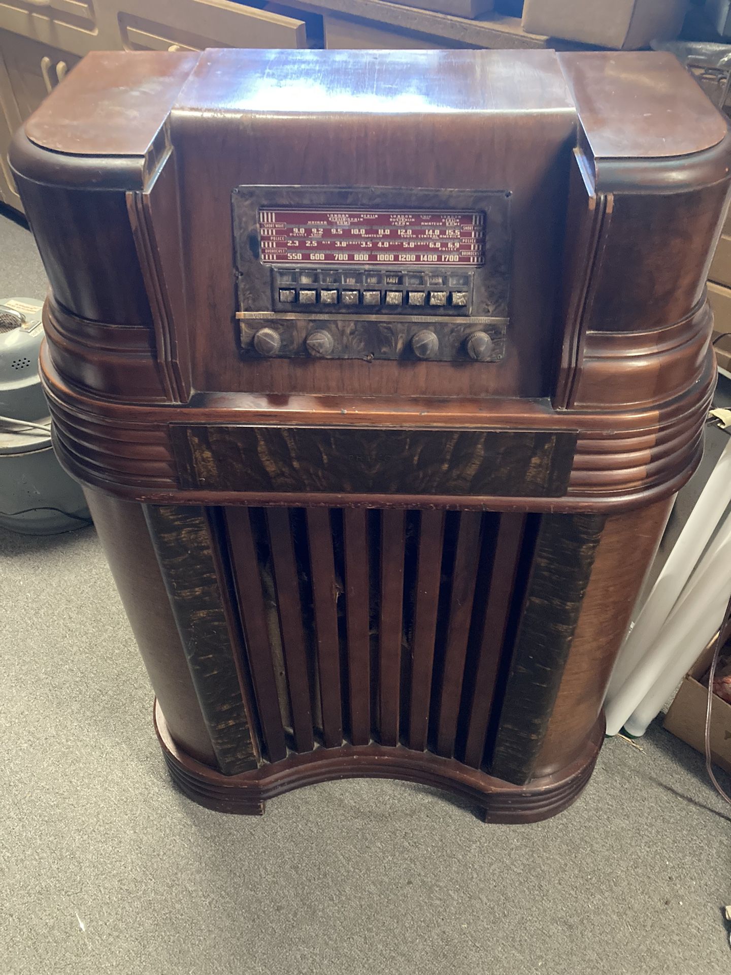 Vintage/antique 1942 Philco Console Radio
