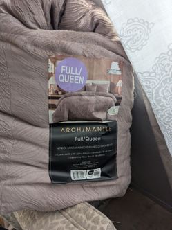 Queen size comforter set