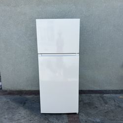 Refrigerator/ Refrigerador 